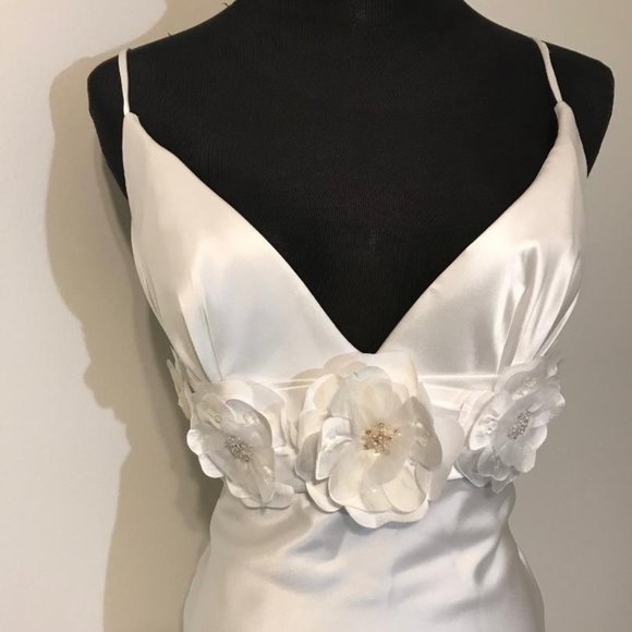 WHITE BRIDAL GOWN - BEACH - Picture 2 of 7